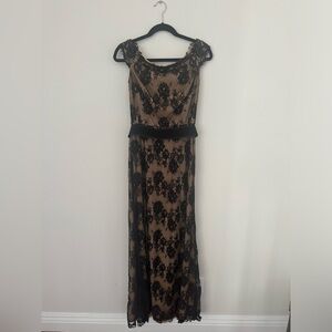 Tadashi Shoji Women's Black Lace & Nude Evening Gown Size 6